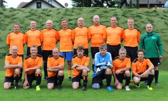 Gruppenfoto einer Fußballmannschaft