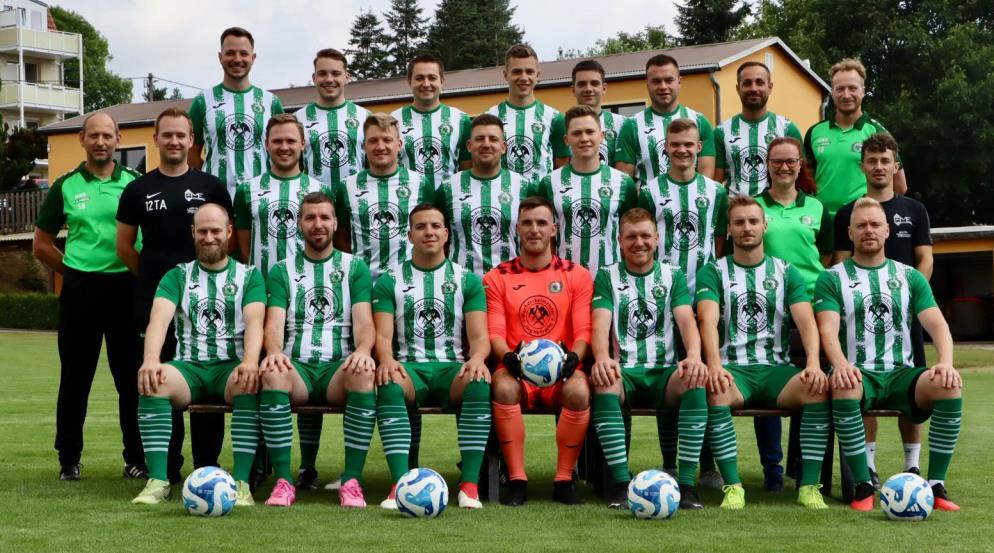 Gruppenfoto einer Fußballmannschaft